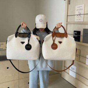 2025 Luxury bag New Short-Distance Travel Bag Large Capacity Gym Bag for Women High-End Lightweight Duffel Bag Travel Bag Outdoor Handbag Designer bag 001