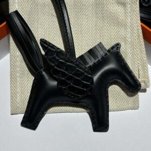 Designer Bag Keychain Charms for Handbags High Quality Cute Fashion Bag Charm Designer keychain for Womens charms chain Lanyards with box 01