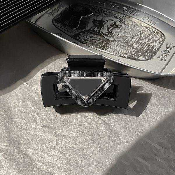 Hair Clips Luxury Letter Barrettes Girl Triangle Hai Pin Designer Gift Hair Jewelry Design Love Hairpin for Women Hair Accessories