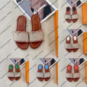 Designer slippers, slippers, sandals, summer flats, name labels, classic, relaxed fashion slippers, adjustable double buckle gold buckle top