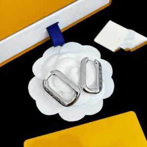 Fashionable luxury jewelry letter-set diamond stud earrings with a retro charm, elegant earrings for women