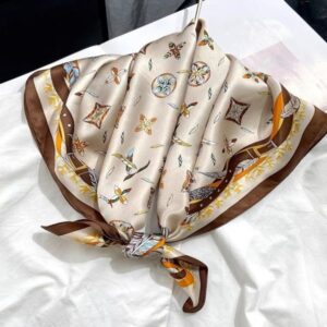 Luxury Women's Silken Artwork: Limited Edition Silk Scarves with Nature-Inspired Patterns – Perfect Size for Seasonal Fashion Statements