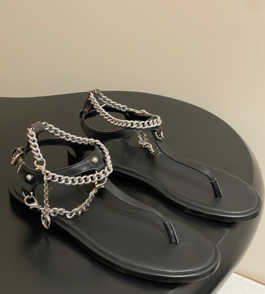 Designer - Summer women's Sandals flat slippers Flip-flops with metal round buckles and Metal chains surround the feet