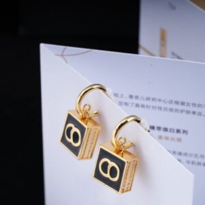 Never Fading Round Designer Ear Stud Earrings Pearl Real Gold Brass Copper Stamp Letter Earring Fashion Womens Elegance Wedding Party Jewelry Accessories F68