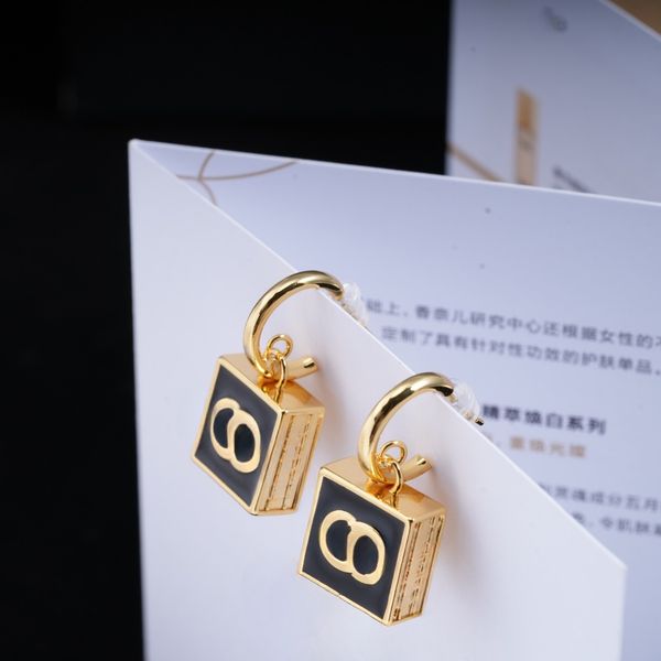 Never Fading Round Designer Ear Stud Earrings Pearl Real Gold Brass Copper Stamp Letter Earring Fashion Womens Elegance Wedding Party Jewelry Accessories F68