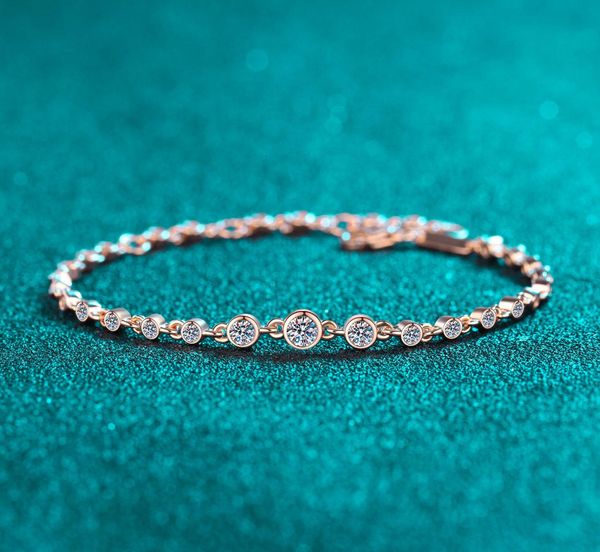 Sophisticate Your Style with This Charming 925 Silv' Necklace Featuring Radiant Moiss'te Beads