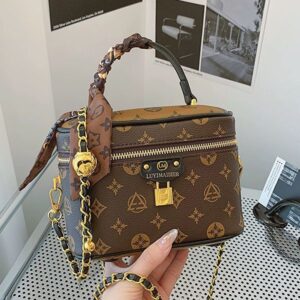 Designer 2025 Shoulder Ladies Cosmetic Crossbody Bags Textured Handbags Temperament Fashion Black Brown bag