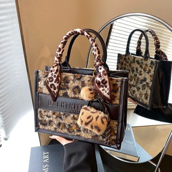 Luxury Bag Designer Bag Shoulder Bag New Free Shipping Designer Bags Totes Bags For Womans Personalized Lamb Wool Large Retro Leopard Print Handbag