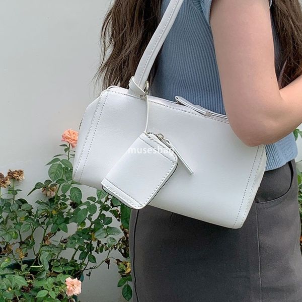 New Spring/Summer Korean Instagram Same Retro Black Shoulder Bag Small and Popular Boston Underarm Bag Earphone Bag