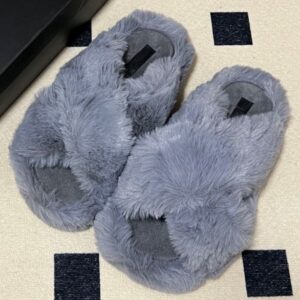 New fashion slippers luxury designer sandals outdoor anti slip warm shoes flat bottom rubber fur shoes letter candy shoes women's indoor herringbone slippers