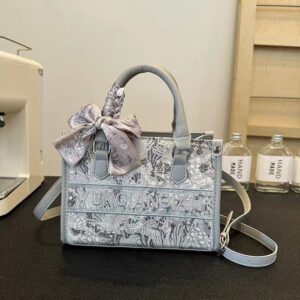 Leather Bucket Chic Single Shoulder Bag Ladies, Elegant Flap Crossbody in Pale Pink – Lightweight for Daily Use123