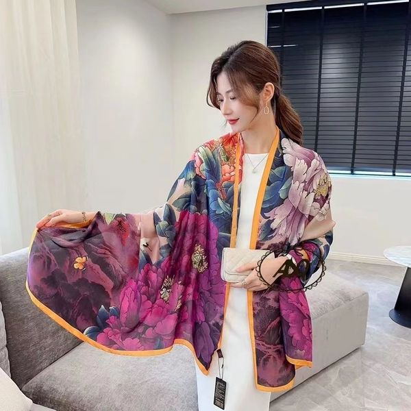 High-quality silk lightweight scarves are suitable for women to use as fashionable shawls on the beach in spring and autumn
