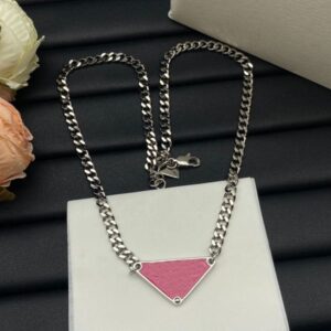 Designer Letter Triangle Necklace Womens Brand Pendant 18K Gold Plated Stainless Steel Necklace Choker Chain Wedding Luxury Jewelry with Box Gift