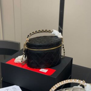 25C Women Designer Cosmetic Case Purse Makeup Bag with Top Handle Gold Metal Hardware Matelasse Chain Zipper Handbag Diamond Lattice Crossbody Evening Bags 18x12cm