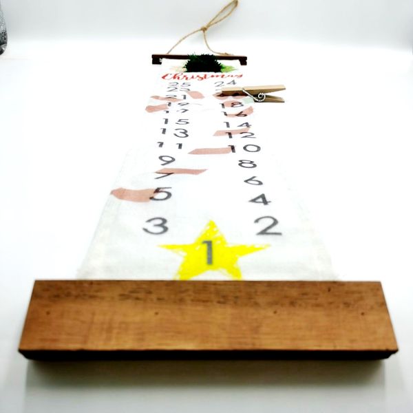 Classic Green Pinecone Christmas Ornament - Elegant Seasonal Crafting Piece