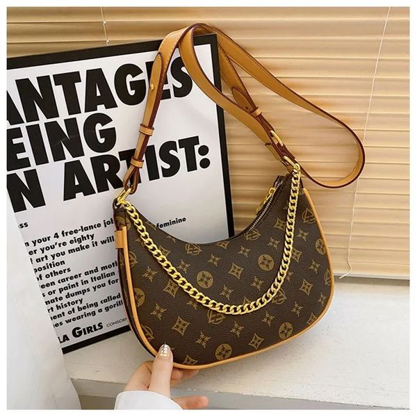 Designer bag 2025 new casual handbag luxury shoulder bag Retro luxury sense Fashionable and versatile atmosphere