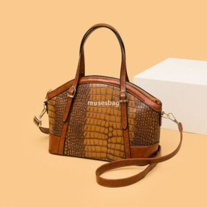 European and American retro niche design fashion trend crocodile pattern single bag women's shoulder bag fashion large capacity leisure bag travel backpack
