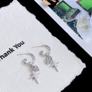 Luxury and sophisticated star-shaped diamond-encrusted heart earrings with a unique design, featuring a small and exclusive style, and stylish and elegant ear jewelry.