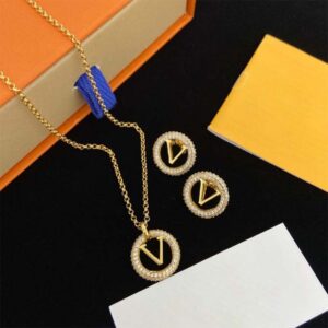 Designer Gold Necklace Classic Letters Pendant Fashion Womens Necklace Wedding Jewelry Accessories with Gift Box