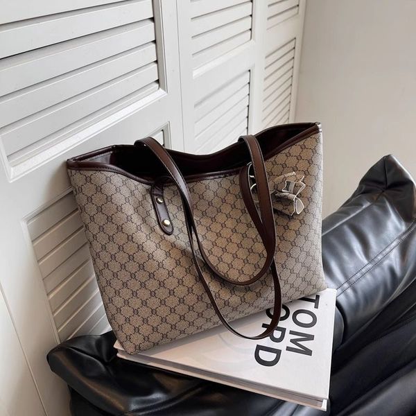 Luxury Designer Bags Fashion Tote Bag Handbags Classic Pattern Leather Chrome Summer Handbags Timeless Luxury Leather Trim Beach Bags Women Shoulder Bag001