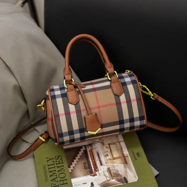 Designer bag free shipping 2025 new fashionable commuting high-end texture printed pillow bag hand-held shoulder crossbody bag for women