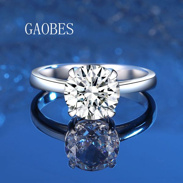 Exquisitely Handcrafted 925 Sterling Silver Jewelery: Chic Ice Crystal Inspired Pendant Featuring Lustrous Polished Finish