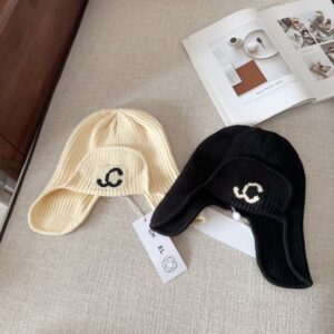 Designer Men's and Women's Fashion Design Knitted Hat Autumn and Winter Wool Hat Alphabet Jacquard Men and Women Universal Warm Hat