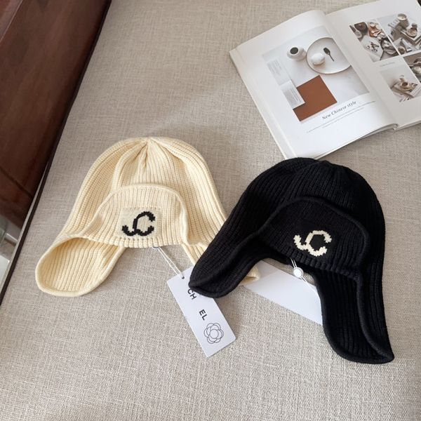 Designer Men's and Women's Fashion Design Knitted Hat Autumn and Winter Wool Hat Alphabet Jacquard Men and Women Universal Warm Hat