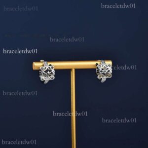 Suitable For Women, Light Luxury, High-end, Unique Metallic Texture, Luxurious Jewelry. Three-dimensional Design. Women's Jewelry Designer.