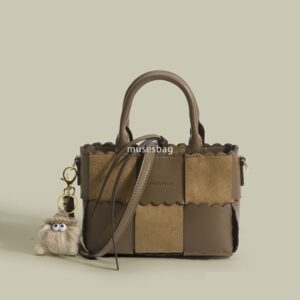 New niche design street fashion high-end texture crossbody bag fashionable and versatile with hanging accessories contrasting color woven shoulder bag