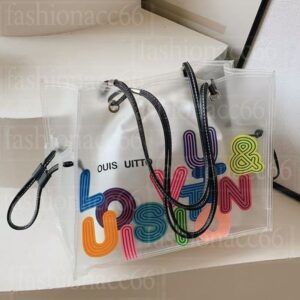 Totes 2024 Versatile Transparent Jelly Bag For Women Large Capacity Fashion Niche Portable Shoulder Tote Spring And Summer