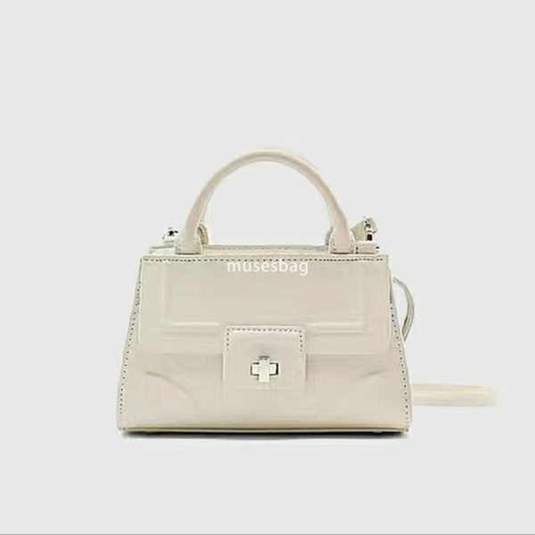 New dopamine fashionable shoulder bag lightweight lock buckle handbag casual and cute crossbody bag travel essential mini bag