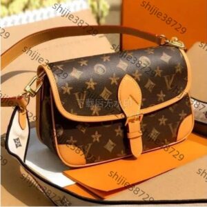 Fashion Designer Bags Shoulder Bag Tote Real Leather Old Flower Diane Baguette Large Capacity Canvas Strap Emed Letters Colorful