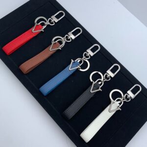 Simple leather keychain exquisite and luxurious Designer car key ring Suitable for both men and women Suitable for daily use Low-key yet luxurious