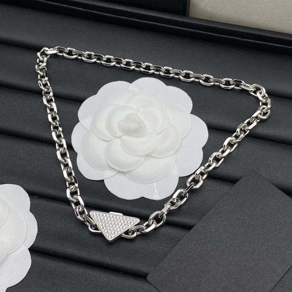 Luxury Designer Necklace Brand Pendant Bracelet Triangle 18K Gold Plated Couple Letter Womens Men Wedding Jewelry Gift