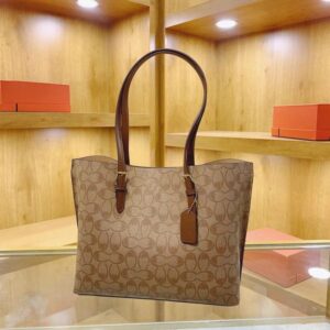2025 hot new free shipping designer bags for womens Shoulder Bags brown khaki beige New womens handbag temperament small square bag 001