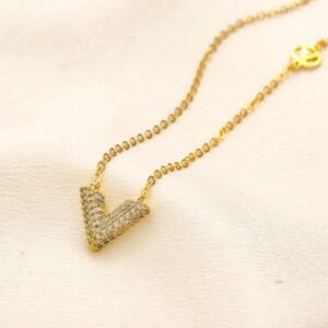 Womens Brand Earrings Designer Letter Ear Stud Bracelet Necklace Gold Plated for Wedding Party Jewerlry Accessories