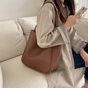 Large capacity fresh and sweet magnetic buckle bag for women new fashion retro work commuting tote bag niche one shoulder underarm bag versatile