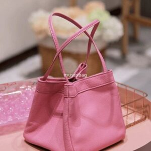 Street trend handbag women's new Korean version PU leather small square bag 100 pairs of hand-held bucket bags niche fashion texture handbag