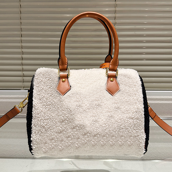 Winter new plush bag luxury designer bag high-end handbag women's shoulder bag large capacity skew shopping bag classic presbyopia print bag christmas gift bag