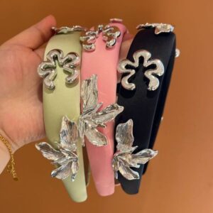 Candy-colored metallic hairband – versatile and error-free. High-quality diamond hairpin headwear by a designer brand