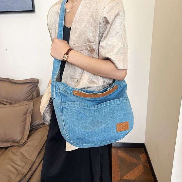 denim bags Cowboy cloth for women 2025 new simple casual college student crossbody bag fashionable hand-held shoulder bag