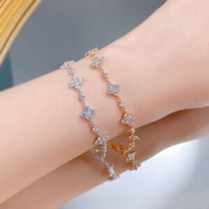 Luxury Women's Adjustable Chain Bracelet: Fine Crafted Silver & Diamond-like Flowers