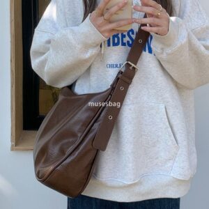 High end, large capacity, niche design bag for women's new spring and autumn retro fashion shoulder bag niche versatile tote bag