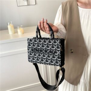 Free shipping 2025 new designer fashionable tote letter carrying shoulder bag daily matching for women black