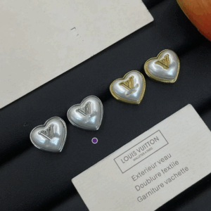 New letter-shaped gemstone stud earrings – Asymmetric earrings, elegant, simple and fashionable.