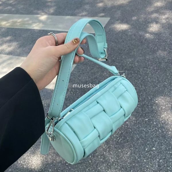 Street trend weaving niche design new handmade woven cylindrical bag for women summer new texture versatile single shoulder crossbody bag