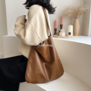 Tote bag for women with large capacity for daily wear new fashionable and simple single shoulder underarm shopping bag fashionable and versatile soft leather bag