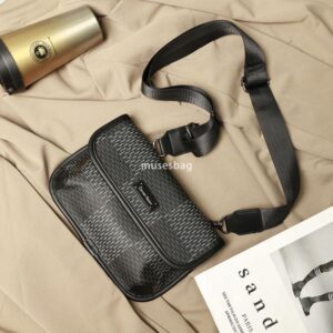 New men's checkered shoulder bag trendy crossbody bag street fashion shoulder bag student bag mailman bag