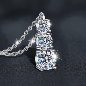 Sophisticated Ladies' Moissanite-Inlaid Collar Chain Accessory Made of High-Quality 925 Sterling